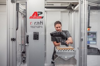 Δοκιμή Armrest στο εργαστήριο της RATI στην Ουγγαρία – www.auto-parts.gr