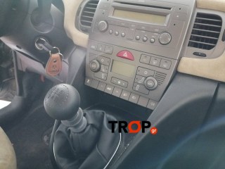 Εσωτερικό αυτοκινήτου πελάτη μας μετά την τοποθέτηση του λεβιέ – Φωτογραφία από Trop.gr
