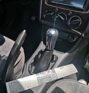 Πόμολο Λεβιέ Ταχυτήτων με Φούσκα (Toyota Avensis), τοποθετημένα σε αυτοκίνητο πελάτη μας – Φωτογραφία από Trop.gr
